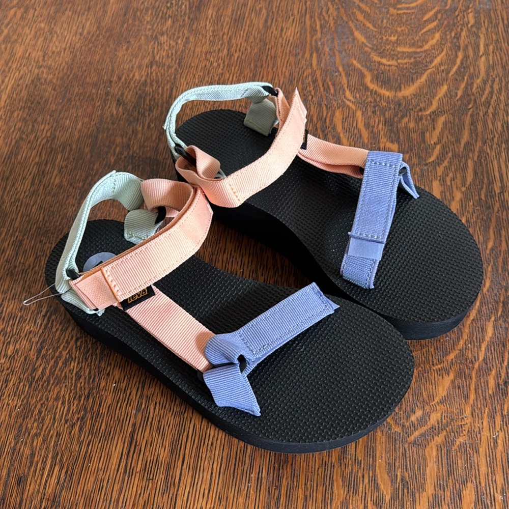 Teva Women's size 7, W Flatform Universal Sandal